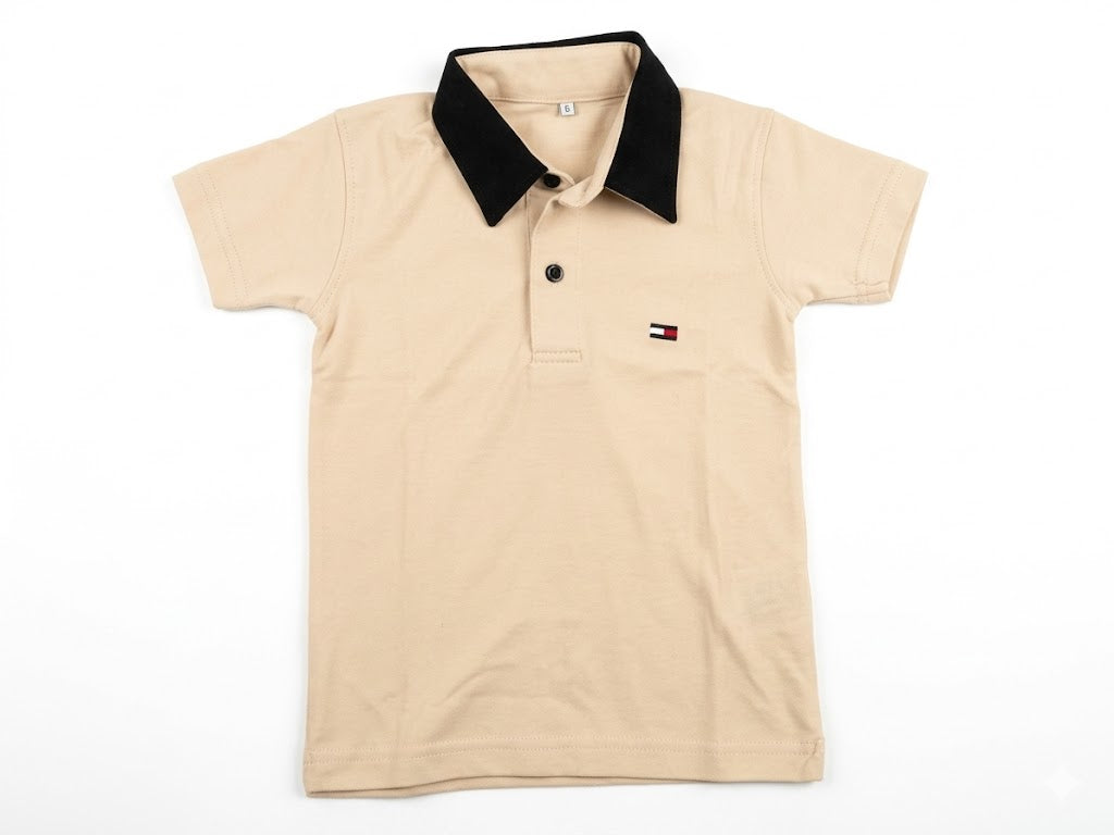 Polo Beige para Niño con Cuello Negro